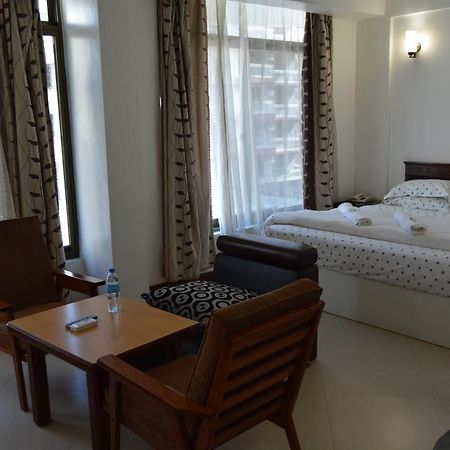 Florida Executive Inn Дар ес Саалам Екстериор снимка