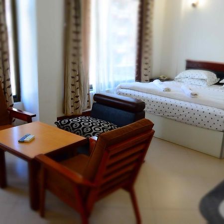 Florida Executive Inn Дар ес Саалам Екстериор снимка
