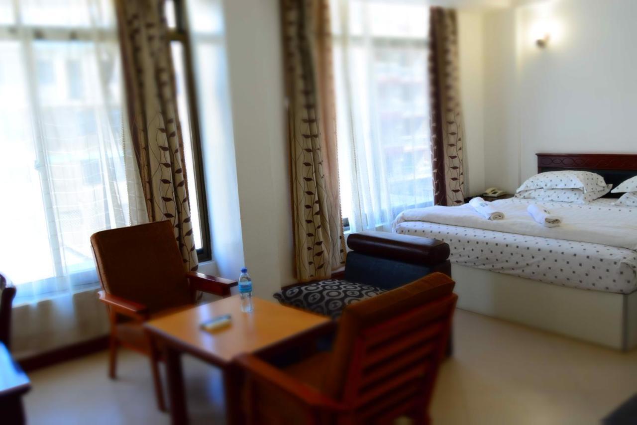 Florida Executive Inn Дар ес Саалам Екстериор снимка
