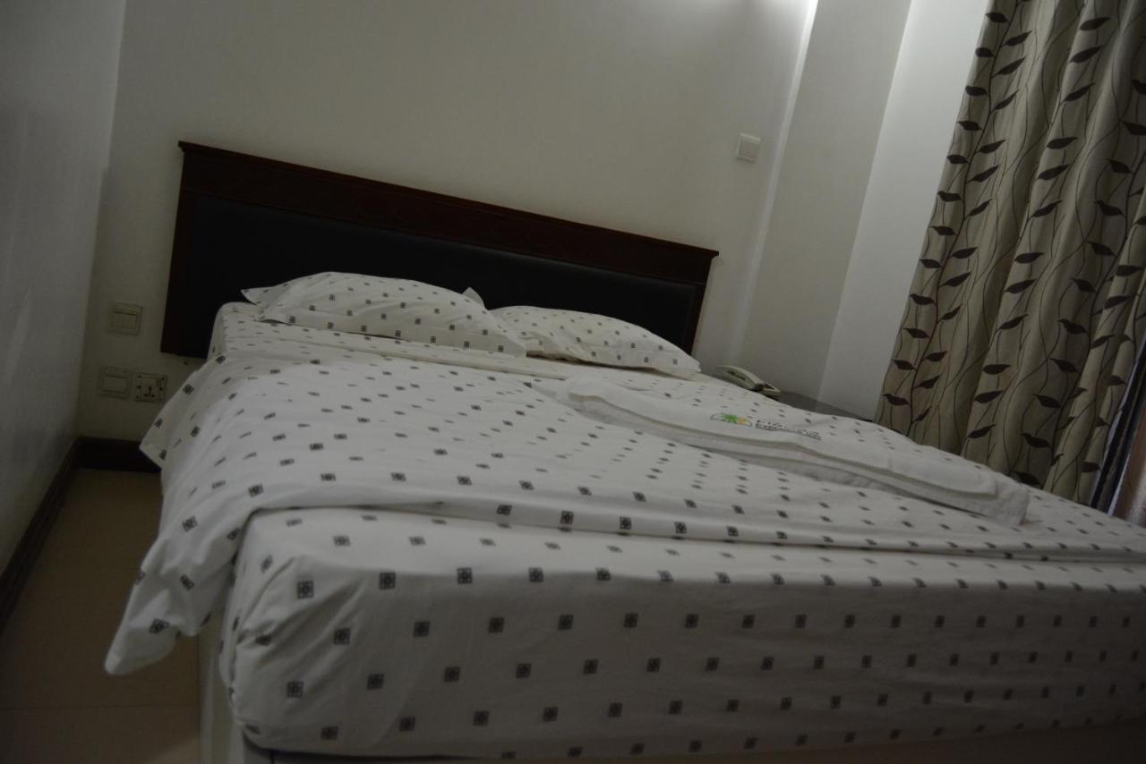 Florida Executive Inn Дар ес Саалам Екстериор снимка